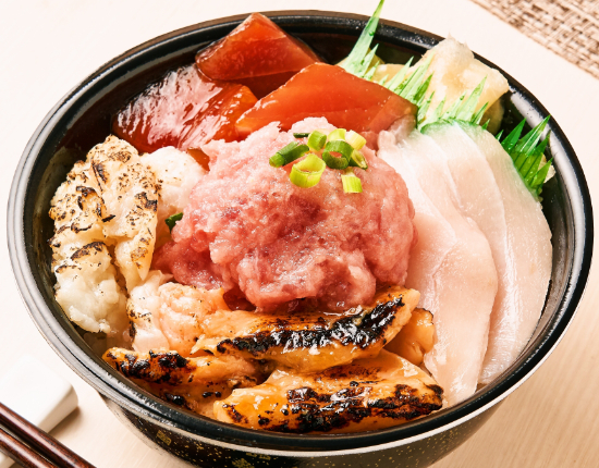 漬けまぐろ/ビントロ/焦がしバター醤油サーモン/炙りアブラカレイ/ねぎとろ