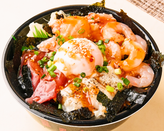 韓国海苔/まぐろぶつ/サーモン切り落とし/炙りアブラカレイ/ボイルエビ/温玉/旨辛のタレ