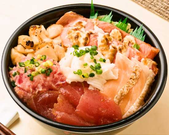 炙りマヨサーモン/炙りバター醤油ホタテ/ねぎとろ/漬けまぐろ/焼きハラス/縁側