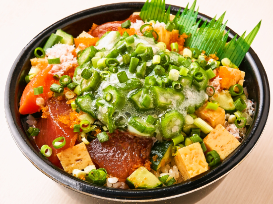 まぐろぶつ/生サーモンぶつ/きゅうり/玉子ブツ/カニフレーク/つぶっこ/イカおくら