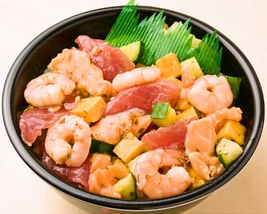 まぐろぶつ/サーモン切り落とし/きゅうり/玉子ブツ/ボイルエビ/カルパッチョのタレ