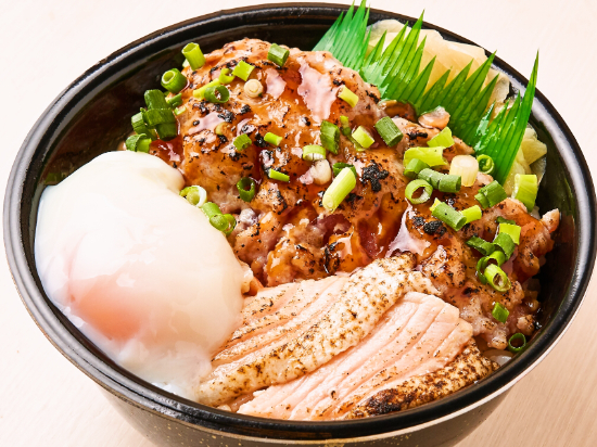 焦がしバター醤油ねぎとろ/炙りハラス/温玉